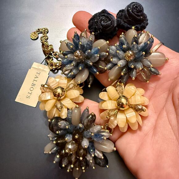 Glorious NWT Talbots Resin Beaded Floral Statement Necklace - Picture 9 of 9